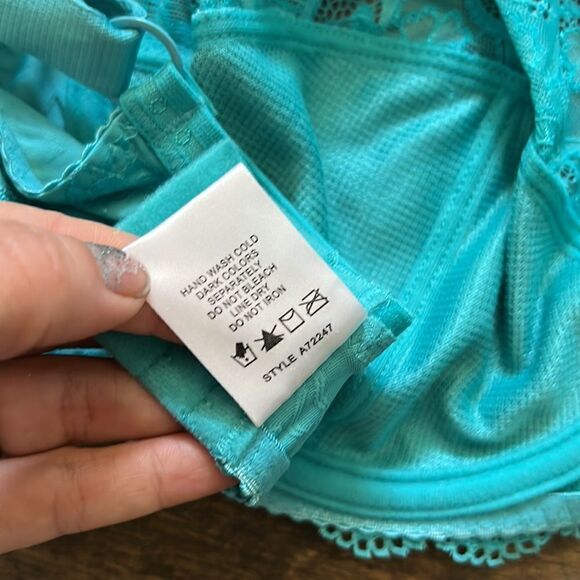 🌟 Barely breezies embroidered microfiber bra style A72247 turquoise Sz- 38D - Picture 7 of 9